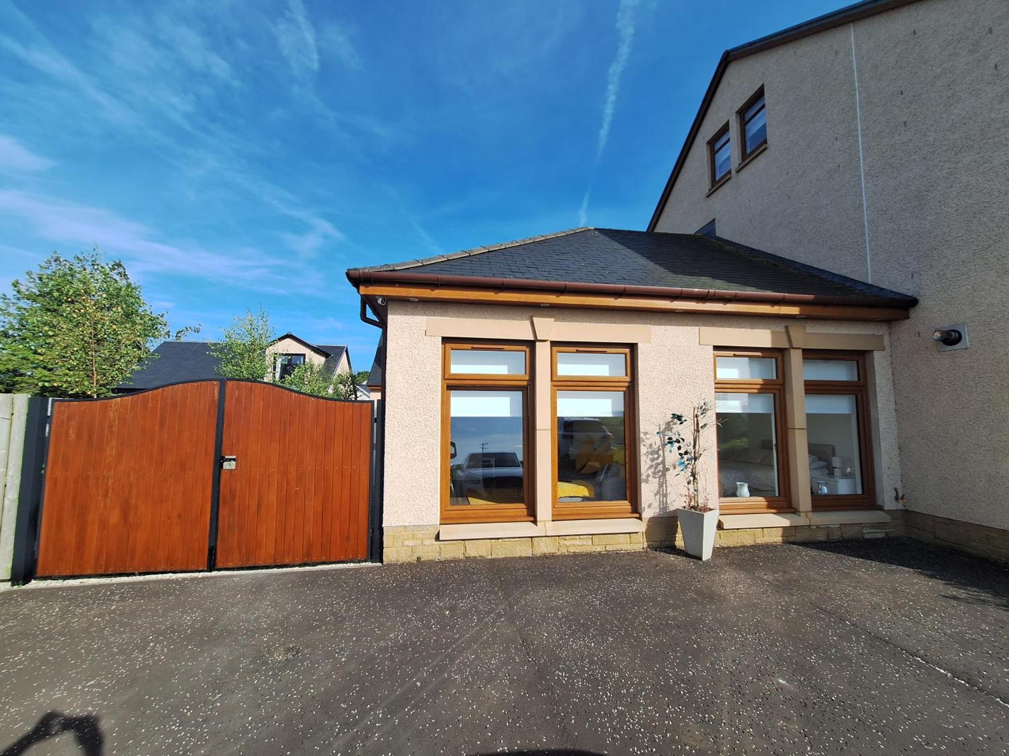 Lanarkshire Apartment- Views- Sleeps 4- Balcony ラークホール エクステリア 写真