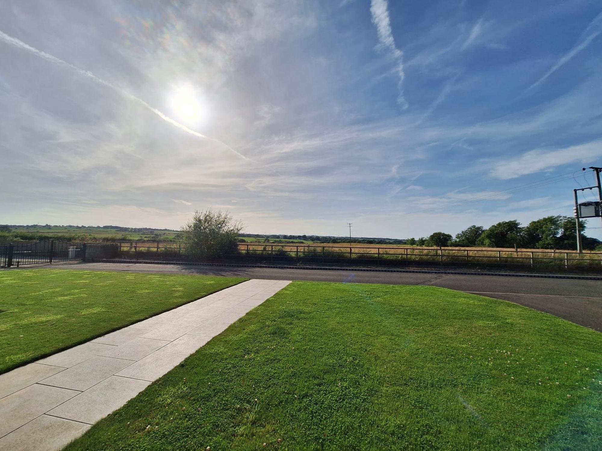 Lanarkshire Apartment- Views- Sleeps 4- Balcony ラークホール エクステリア 写真